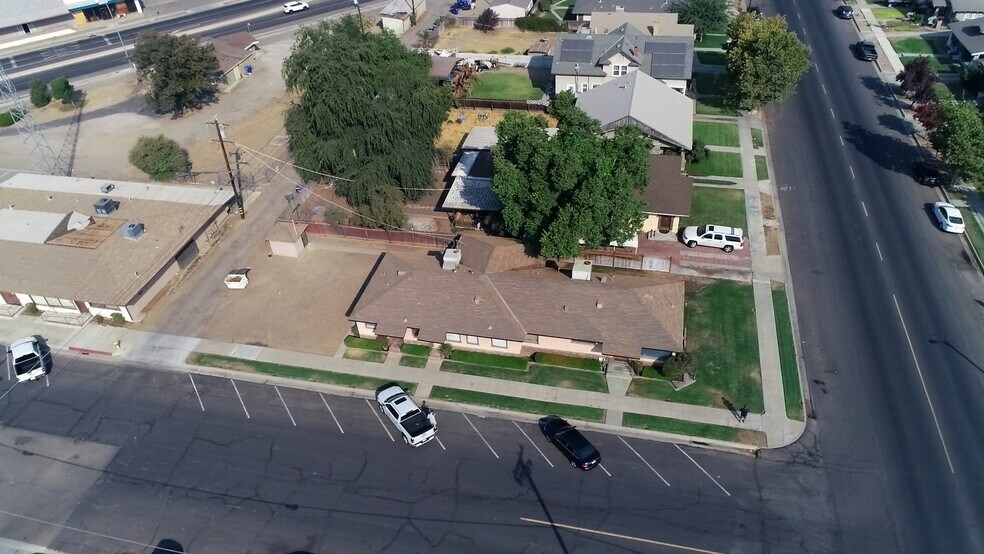 More Photos Of 403 N L St, Dinuba Medical For Lease