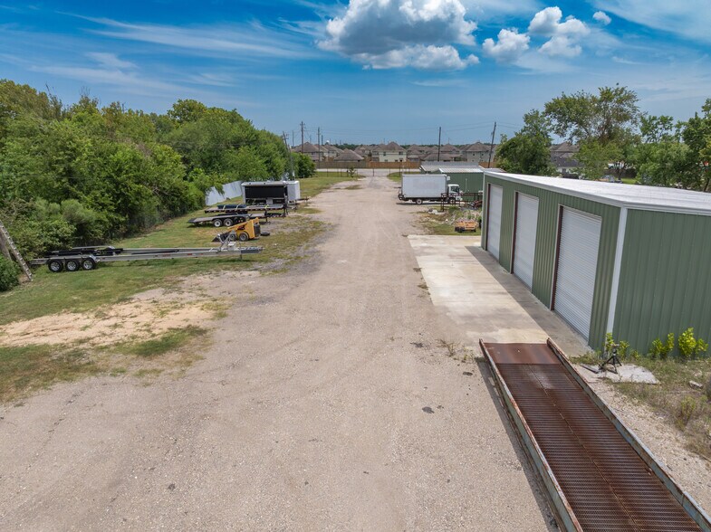 More Photos Of 5320 FM 2004 Rd, Hitchcock Warehouse For Lease