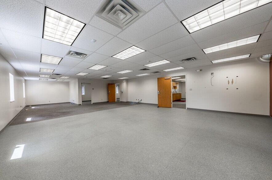 More Photos Of 11 Chenoweth Dr, Bridgeport Office For Lease