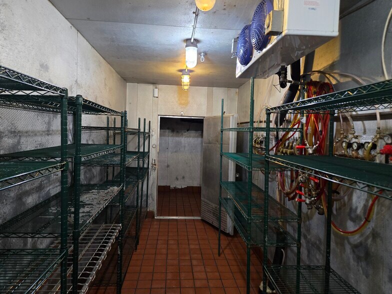 More Photos Of 4 E University Dr, Tempe Restaurant For Lease