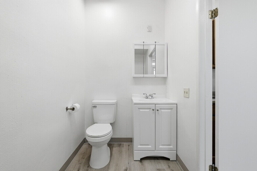 More Photos Of 10742 Burbank Blvd, North Hollywood Warehouse For Lease