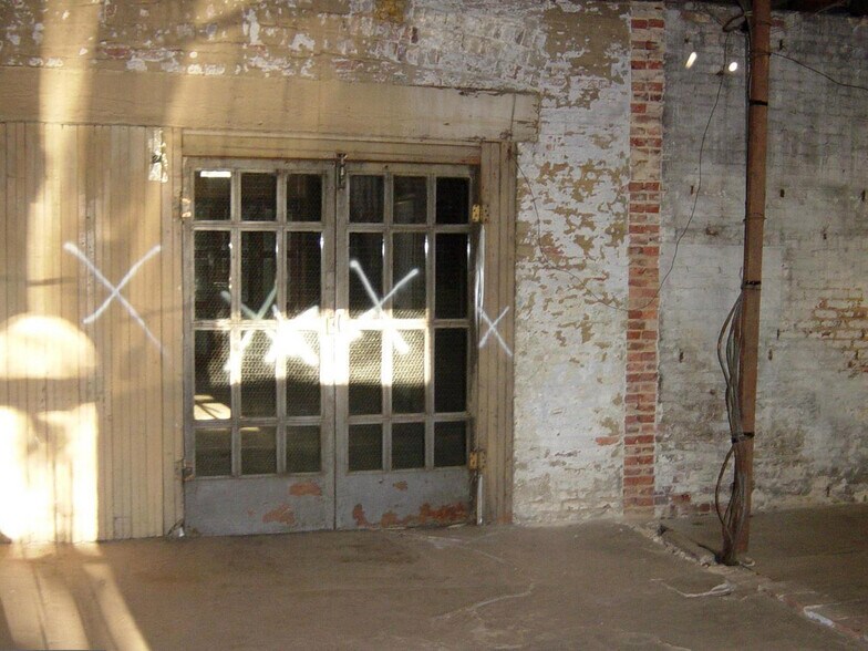 More Photos Of 337-339 S Fremont Ave, Baltimore Warehouse For Sale