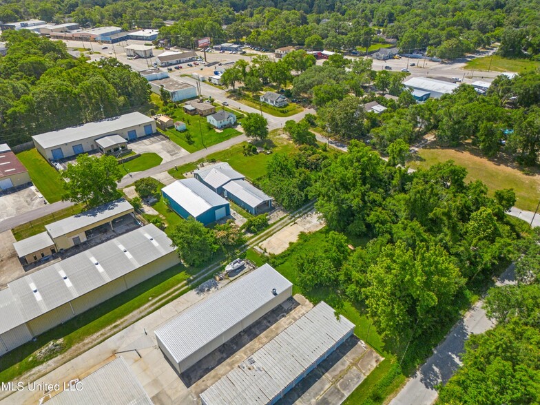 More Photos Of 2713 & 2717 15th Ave, Gulfport Light Distribution For Sale