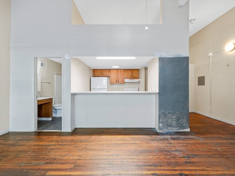 More Photos Of 58 Broadway St, Asheville Storefront Retail Residential For Sale