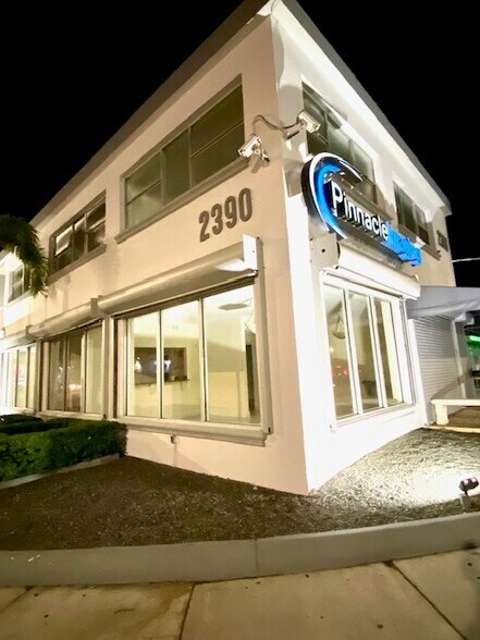 More Photos Of 2390 NW 7th St, Miami Medical For Sale