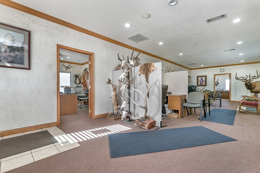 More Photos Of 11616 Tanglewood Rd, Amarillo Office For Sale