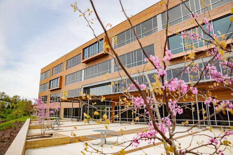 More Photos Of 44 Abele Rd, Bridgeville Coworking Space