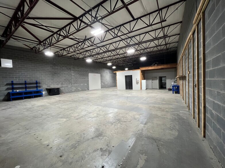More Photos Of 1705 Orr Industrial Ct, Charlotte Industrial For Lease
