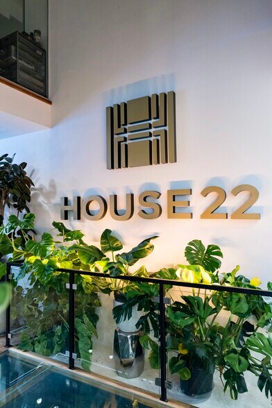 More Photos Of 22 E Elm St, Chicago Storefront Retail Office For Sale