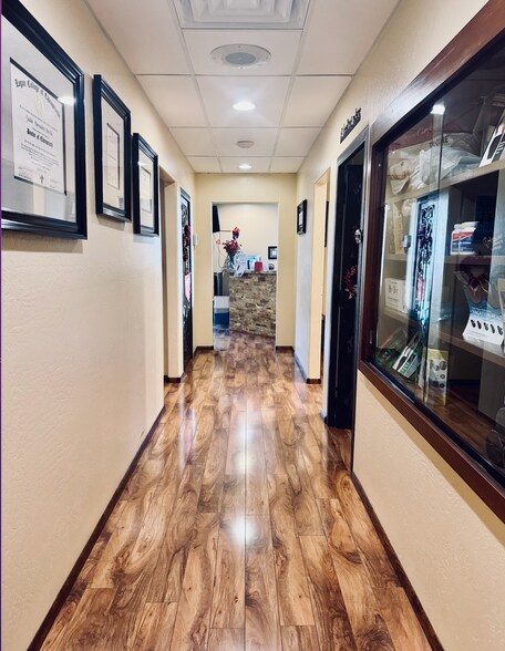 More Photos Of 5620 W Thunderbird Rd, Glendale Medical For Sale