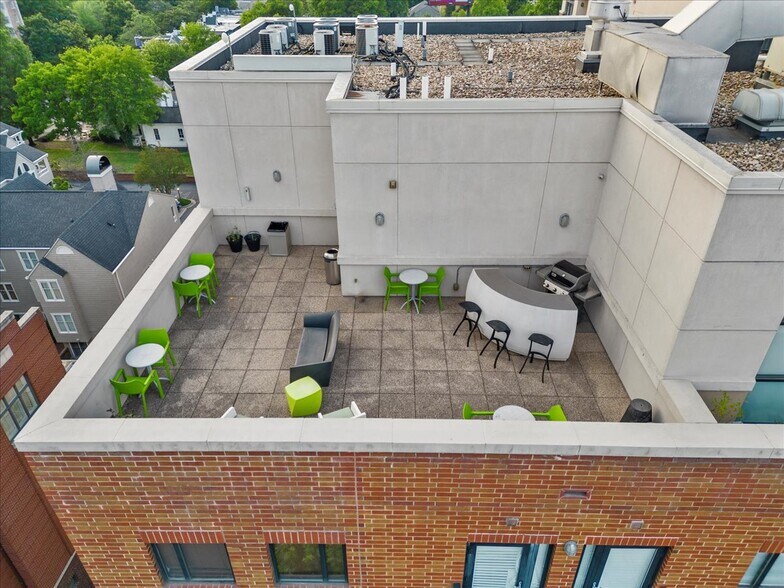 More Photos Of 715 N Church St, Charlotte Office For Sale