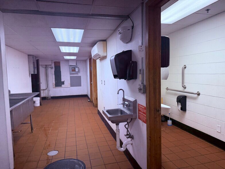 More Photos Of 103 3RD St N, La Crosse Restaurant For Sale