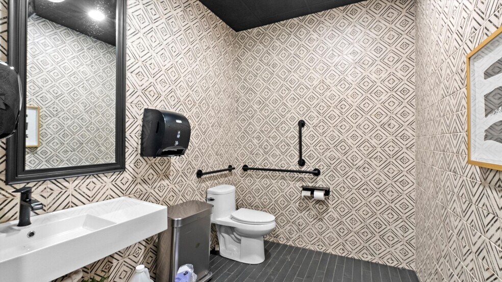 More Photos Of 5808 Bedford St, Pasco Office For Lease