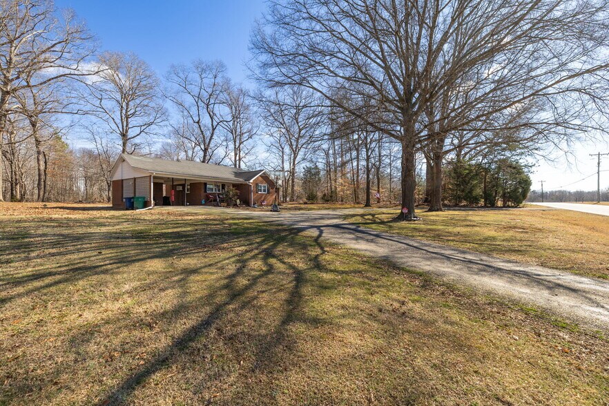 More Photos Of 5513 NC Highway 700, Eden Flex For Sale