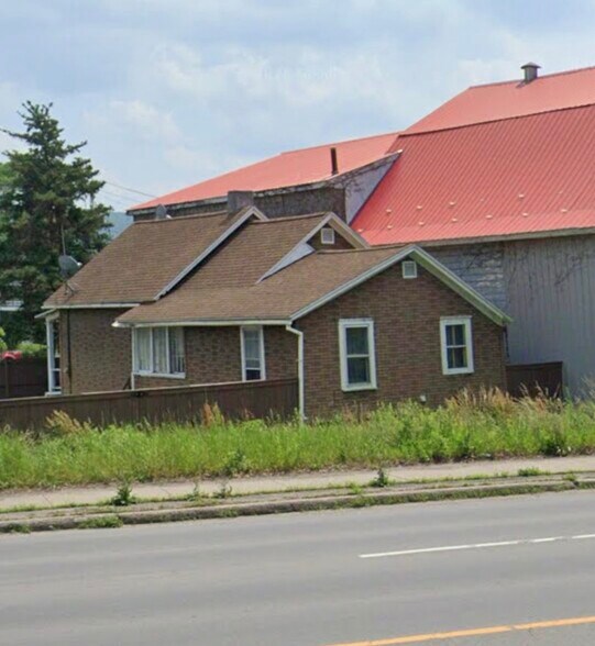 More Photos Of 224 Mohawk St, Herkimer Storefront Retail Residential For Sale