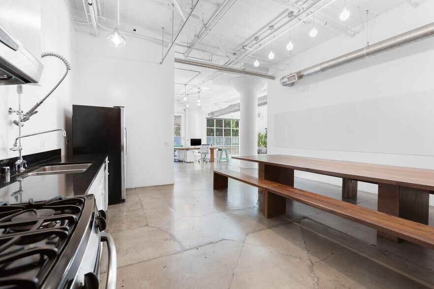 More Photos Of 500-530 Molino St, Los Angeles Office For Sale