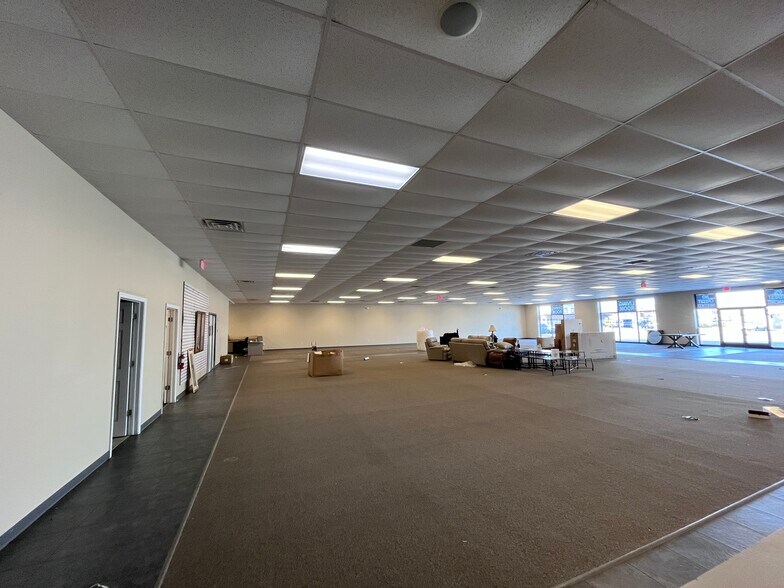 More Photos Of 3316 Navarre Ave, Oregon Storefront For Lease