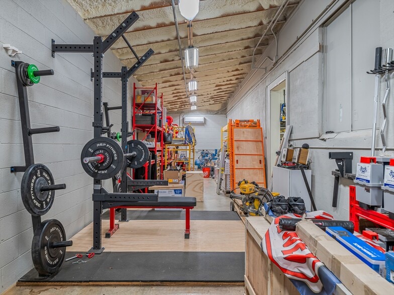 More Photos Of 39 Brookside Cir, Candler Warehouse For Lease