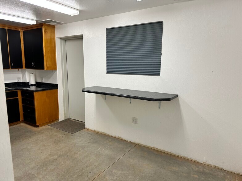 More Photos Of 1115 Ewald Ct, Paradise Manufacturing For Lease