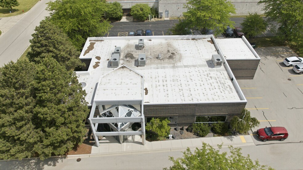 More Photos Of 975 Campus Dr, Mundelein Light Manufacturing For Sale