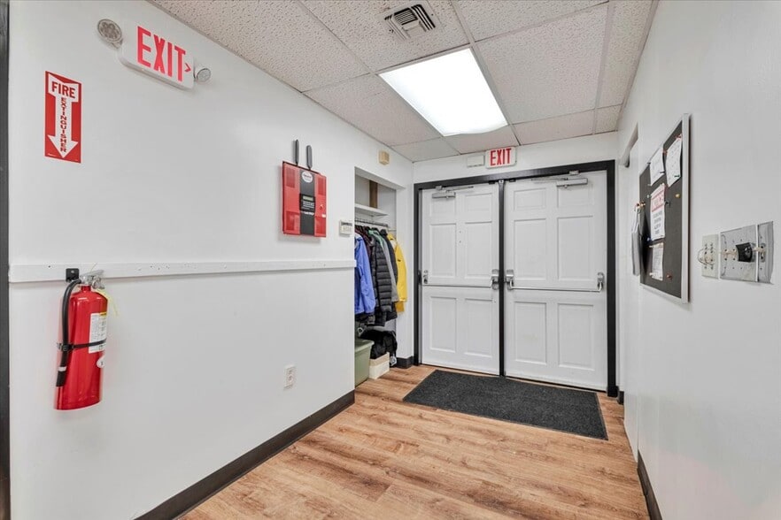 More Photos Of 4 Glenna Dr, Carmel Specialty For Sale