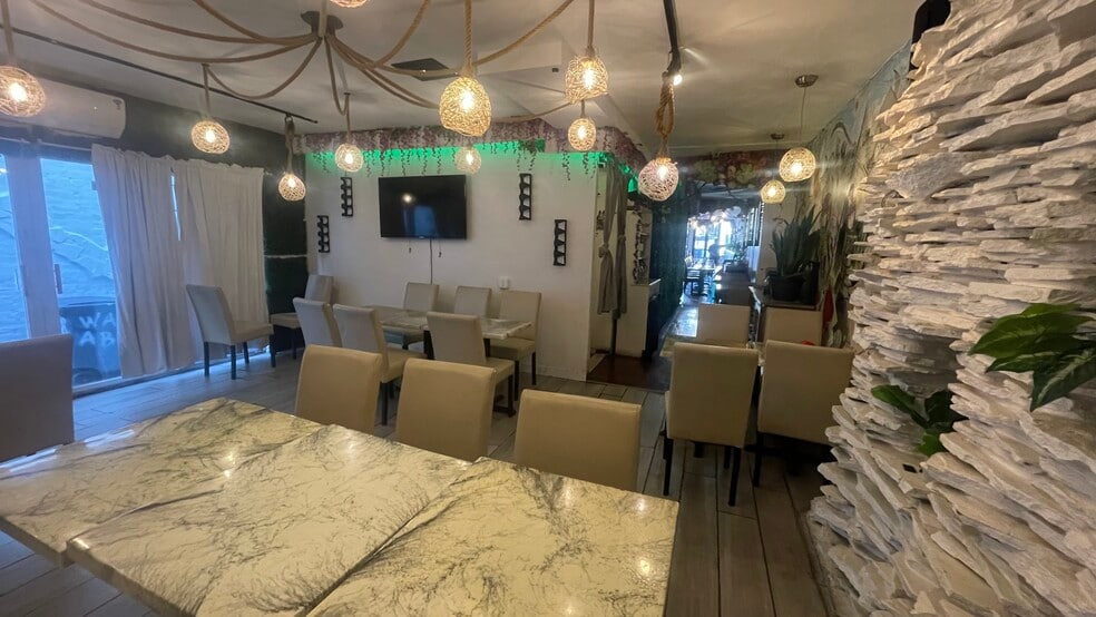 More Photos Of Manhattan Avenue Ave @ Norman Avenue, Brooklyn General Retail For Lease