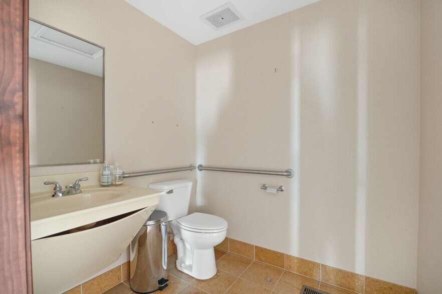 More Photos Of 3114 N Belt Hwy, Saint Joseph Fast Food For Sale