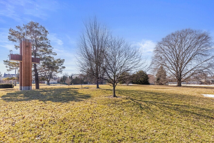 More Photos Of 8450 N Shermer Rd, Niles Religious Facility For Sale