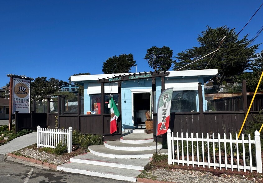 Primary Photo Of 2350 Carlos St, Moss Beach Restaurant For Sale