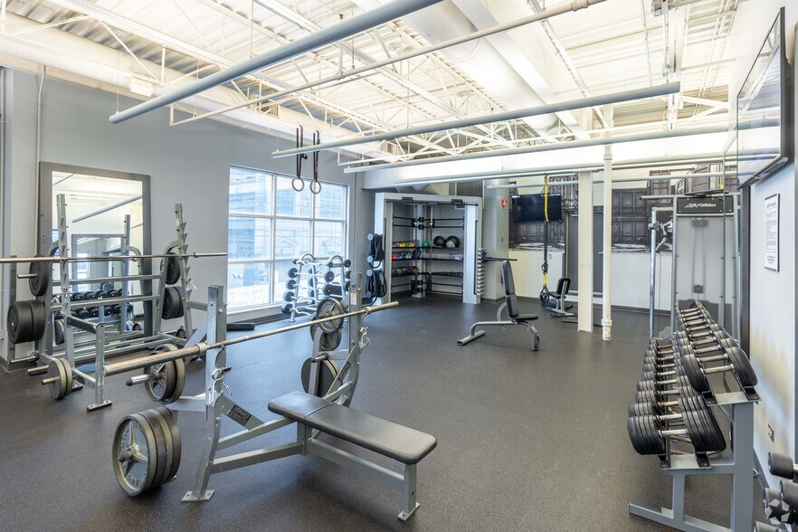 More Photos Of 77 W Wacker Dr, Chicago Office For Lease