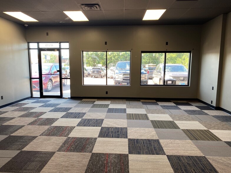 More Photos Of 4515-4531 E 26th St, Sioux Falls Storefront For Lease