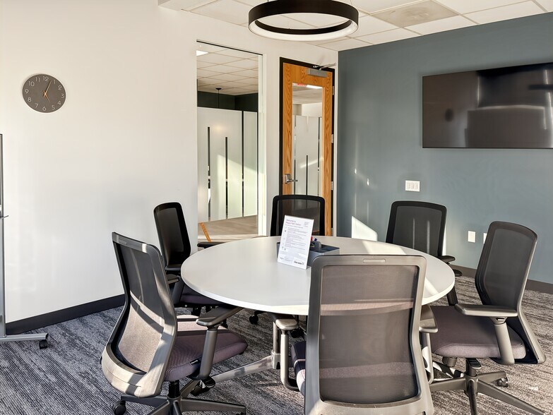 More Photos Of 34125 US Highway 19 N, Palm Harbor Coworking Space
