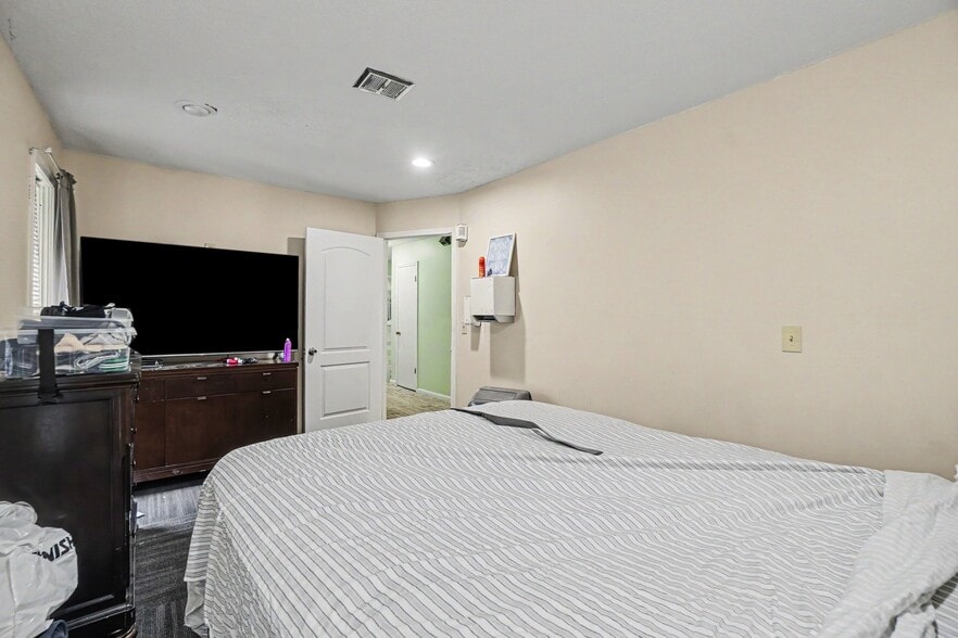 More Photos Of 4431 N 60th Ave, Omaha Office Residential For Sale