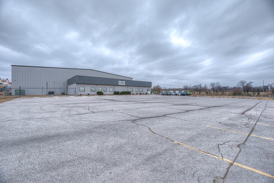 More Photos Of 1691 N 161st East Ave, Tulsa Distribution For Lease
