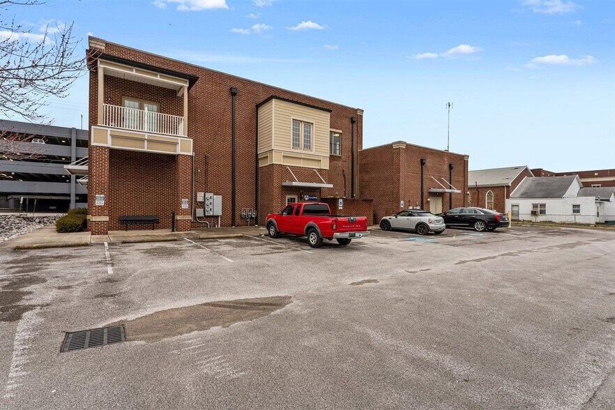 More Photos Of 728 College St, Bowling Green Office For Sale