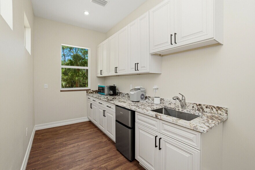 More Photos Of 4120 3rd Ave NW, Naples Apartments For Sale