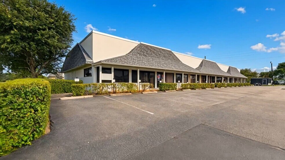 More Photos Of 1334 S Killian Dr, Lake Park Warehouse For Sale
