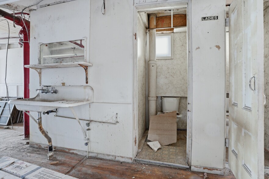 More Photos Of 120 Webster St, Pawtucket Manufacturing For Sale