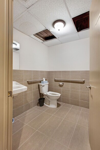 More Photos Of 256 2nd St, Lakewood Storefront For Lease