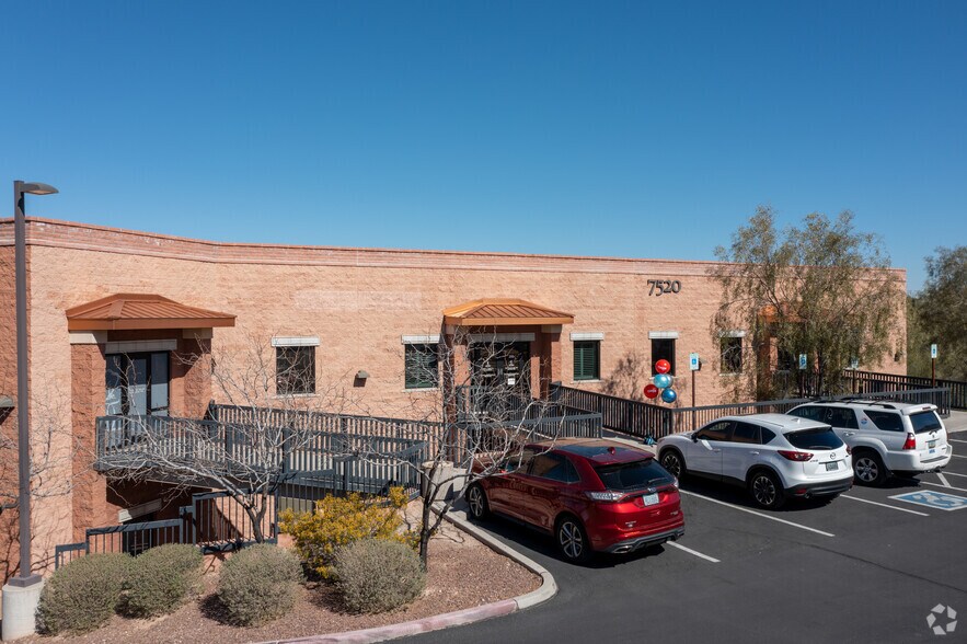 More Photos Of 7490 N Oracle Rd, Tucson Unknown For Lease