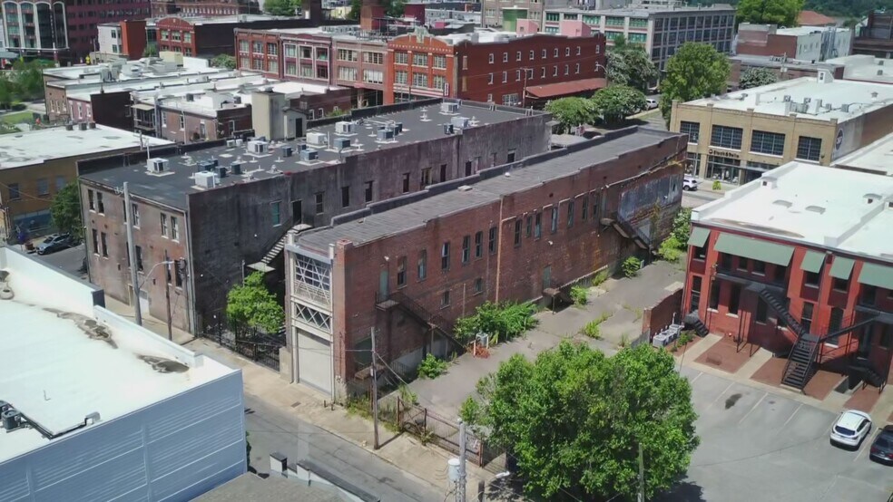 More Photos Of 390 S Main St, Memphis Office For Sale