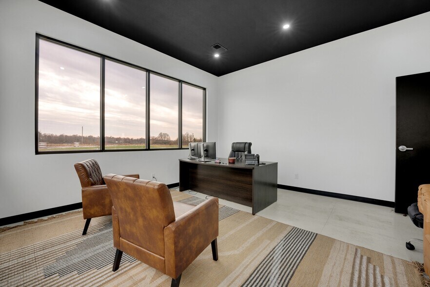 More Photos Of 22800 Highway H, Sedalia Manufacturing For Sale