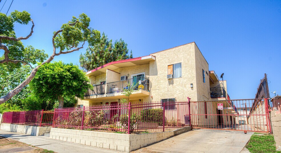 Primary Photo Of 839 N Summit Ave, Pasadena Apartments For Sale