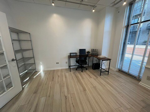 More Photos Of 325 N Desplaines St, Chicago Office For Sale