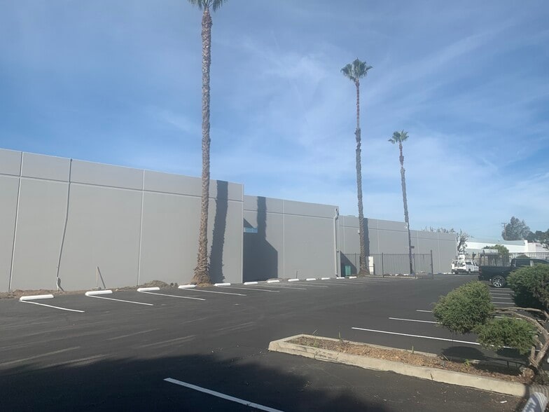 More Photos Of 17621-17623 Susana Rd, Rancho Dominguez Distribution For Lease