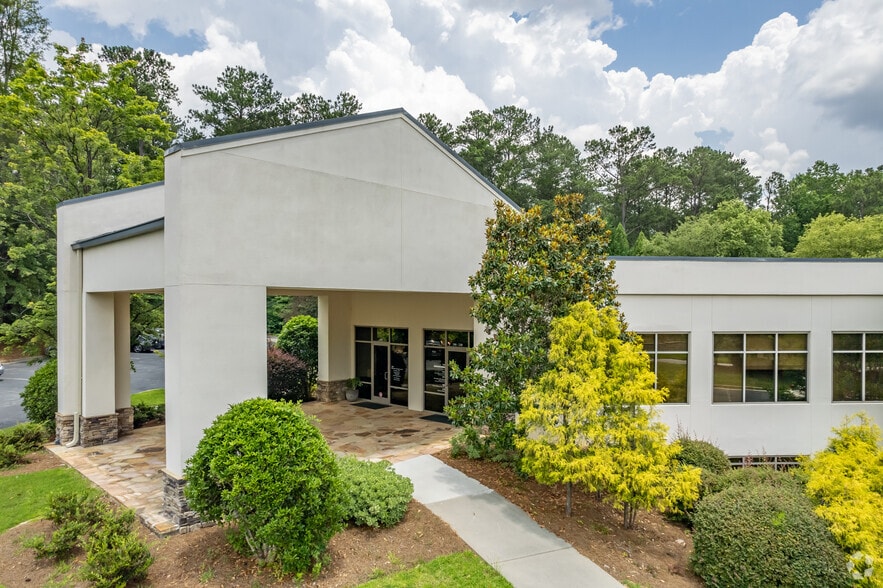 More Photos Of 2004 Commerce Dr, Peachtree City Office For Lease