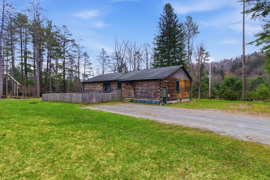 More Photos Of 89 Nolan Rd, Penfield General Retail For Sale