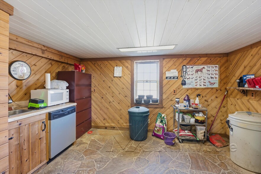 More Photos Of 1522 New Hope Rd, Rockwood Specialty For Sale