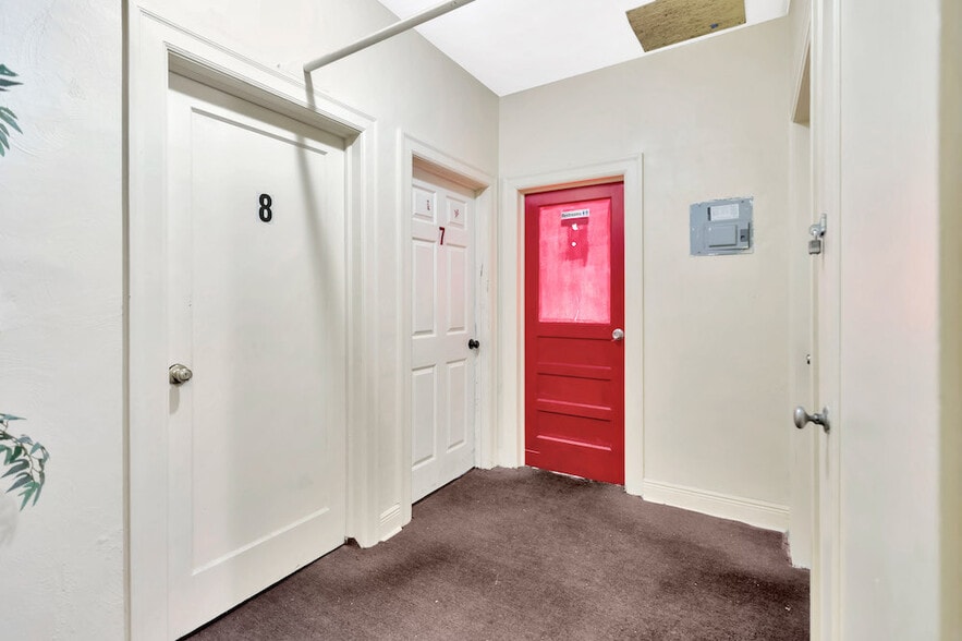 More Photos Of 8436 N Nebraska Ave, Tampa Storefront Retail Residential For Sale