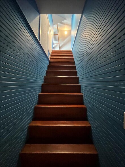 More Photos Of 1200 W Lake Otis Dr Se, Winter Haven Specialty For Sale